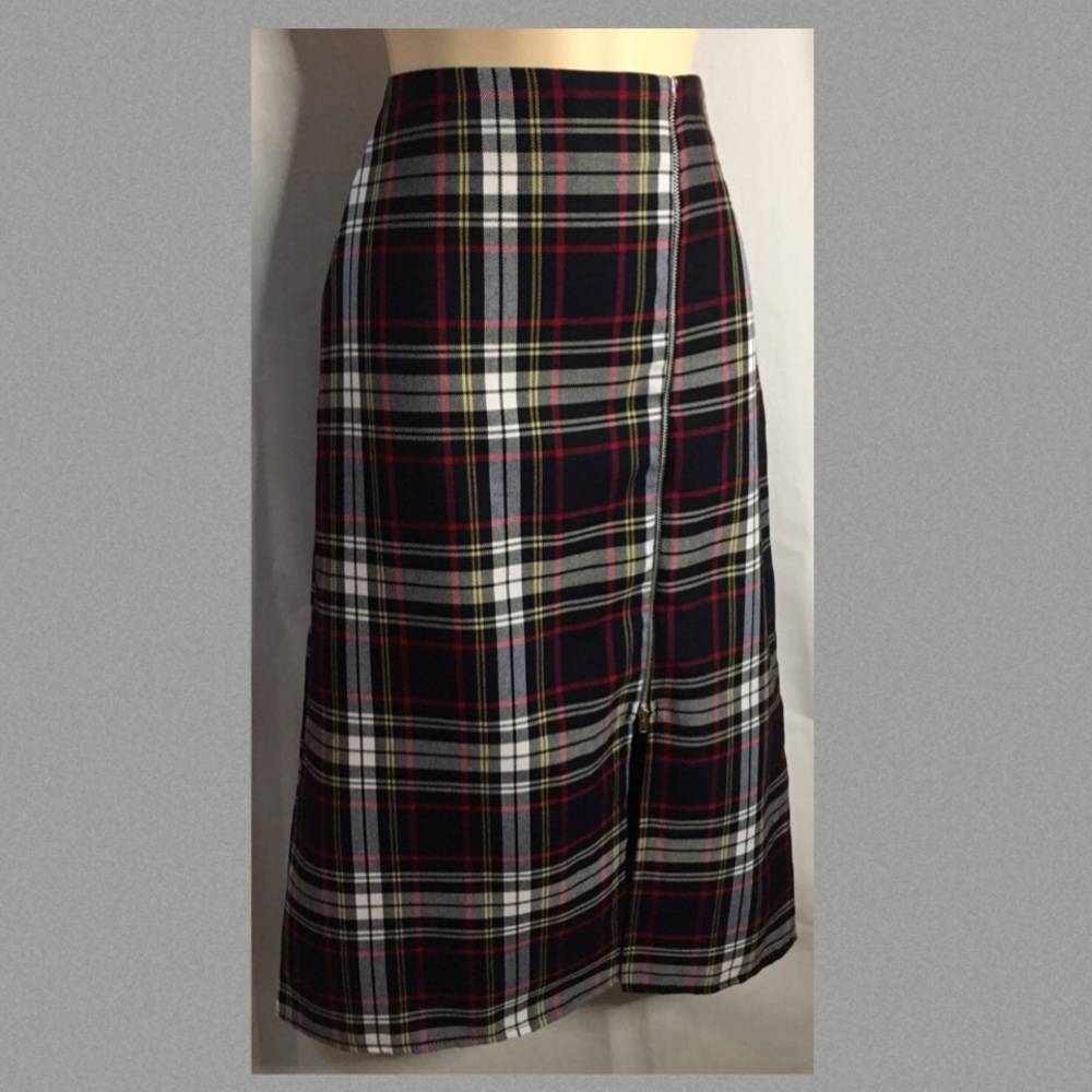 *Nobody’s Child* Size 8. Full front zipper detail in tartan. Calf length skirt. - Picture 3 of 9